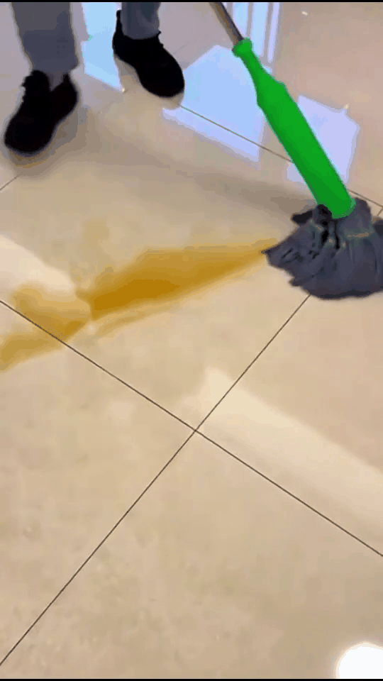 Self-twisting Water Rotating Mop